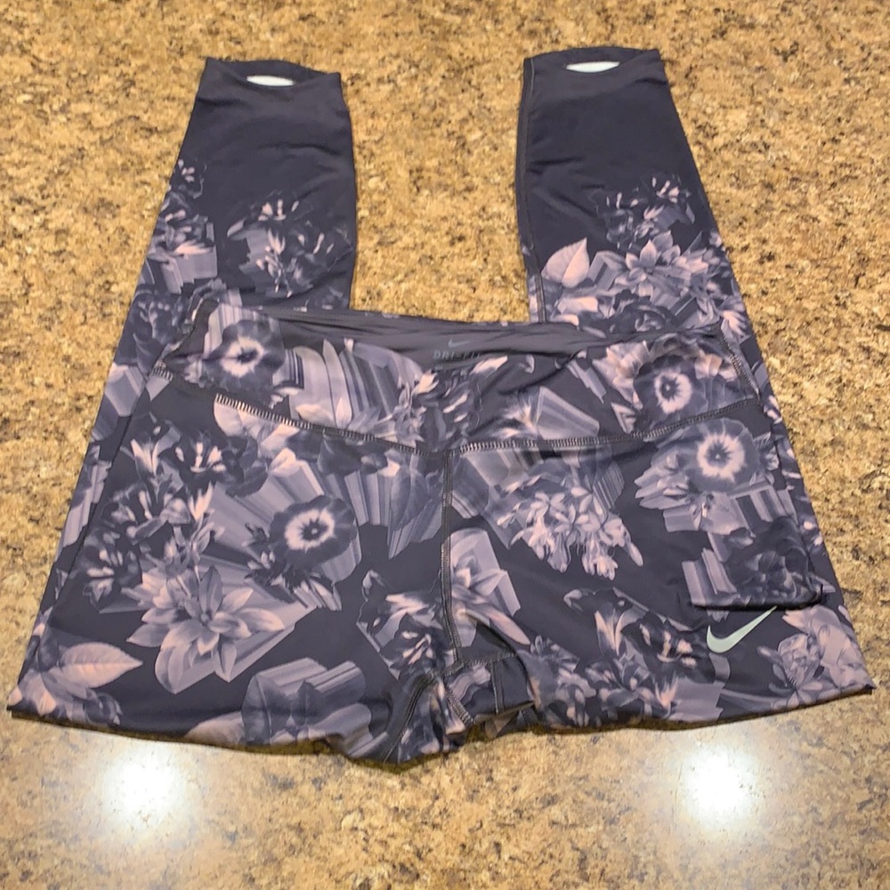 EUC Nike Running Crop Legging Large WORN Once Floral Print